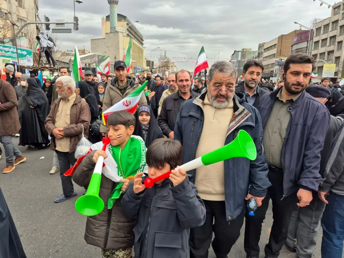 شرکت رئیس سازمان پدافند غیرعامل در راهپیمایی ۲۲ بهمن 