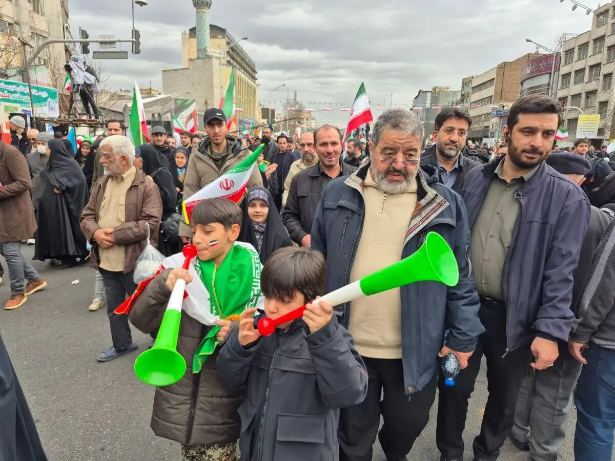 شرکت رئیس سازمان پدافند غیرعامل در راهپیمایی ۲۲ بهمن 