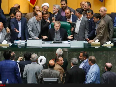 تاجگردون: بمب‌های ساعتی کاسبان تحریم بنیان‌ها را منهدم می‌کنند