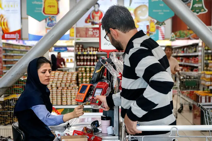 کالابرگ خانوارهای باقیمانده فردا شارژ می‌شود/ کارگران: مبلغ کالابرگ را افزایش ندادند، پرداخت آن را هم به تاخیر انداختند