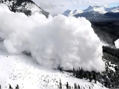 احتمال ریزش بهمن در محورهای کوهستانی مازندران