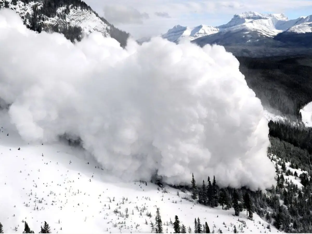 احتمال ریزش بهمن در محورهای کوهستانی مازندران