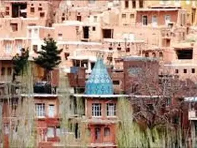 مدیرکل گردشگری داخلی: عوارض ورود به ابیانه بدون هماهنگی با معاونت گردشگری است/ دهیار: نیازی به هماهنگی با معاونت گردشگری نداریم عوارض را وزارت کشور تصویب کرده است