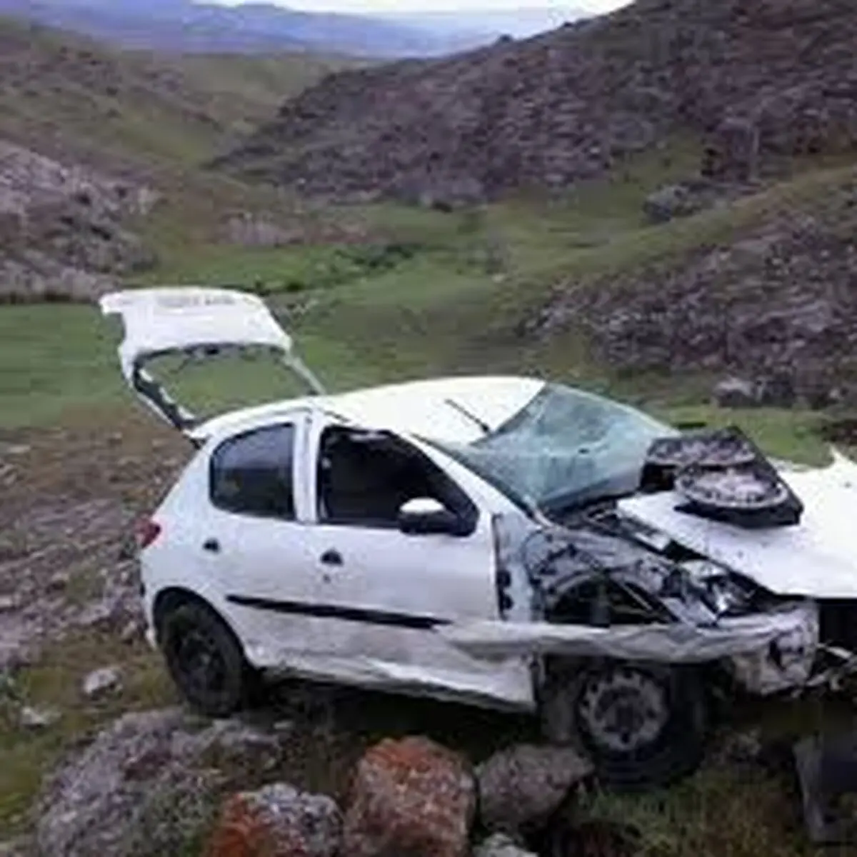 سقوط خودروی سواری به دره در مناطق ییلاقی ماسال/ 2 نفر جان باختند