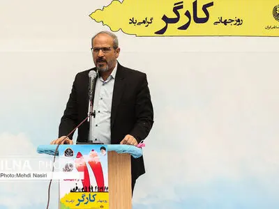 اجازه موج‌سواری سیاسی بر  دستمزد کارگران را نمی‌دهیم/ بازنگری در حداقل دستمزد را از طریق مذاکره پیگیری می‌کنیم/ شکایت از دولت امکانی است که می‌توانیم  آن را پیگیری کنیم
