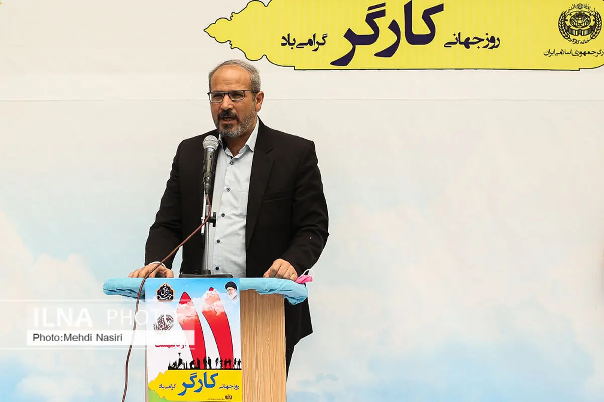 اجازه موج‌سواری سیاسی بر  دستمزد کارگران را نمی‌دهیم/ بازنگری در حداقل دستمزد را از طریق مذاکره پیگیری می‌کنیم/ شکایت از دولت امکانی است که می‌توانیم  آن را پیگیری کنیم