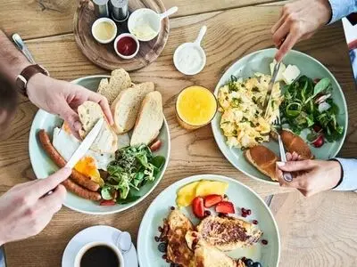 بهترین زمان صرف صبحانه برای کاهش کلسترول