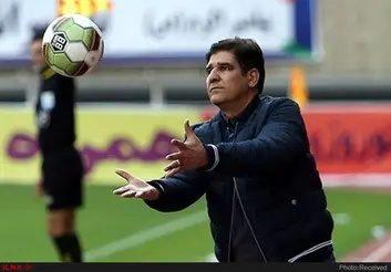 مهاجری: فدراسیون تیشه به ریشه تیم‌های خصوصی می‌زند / فعلا در خدمت نساجی هستم