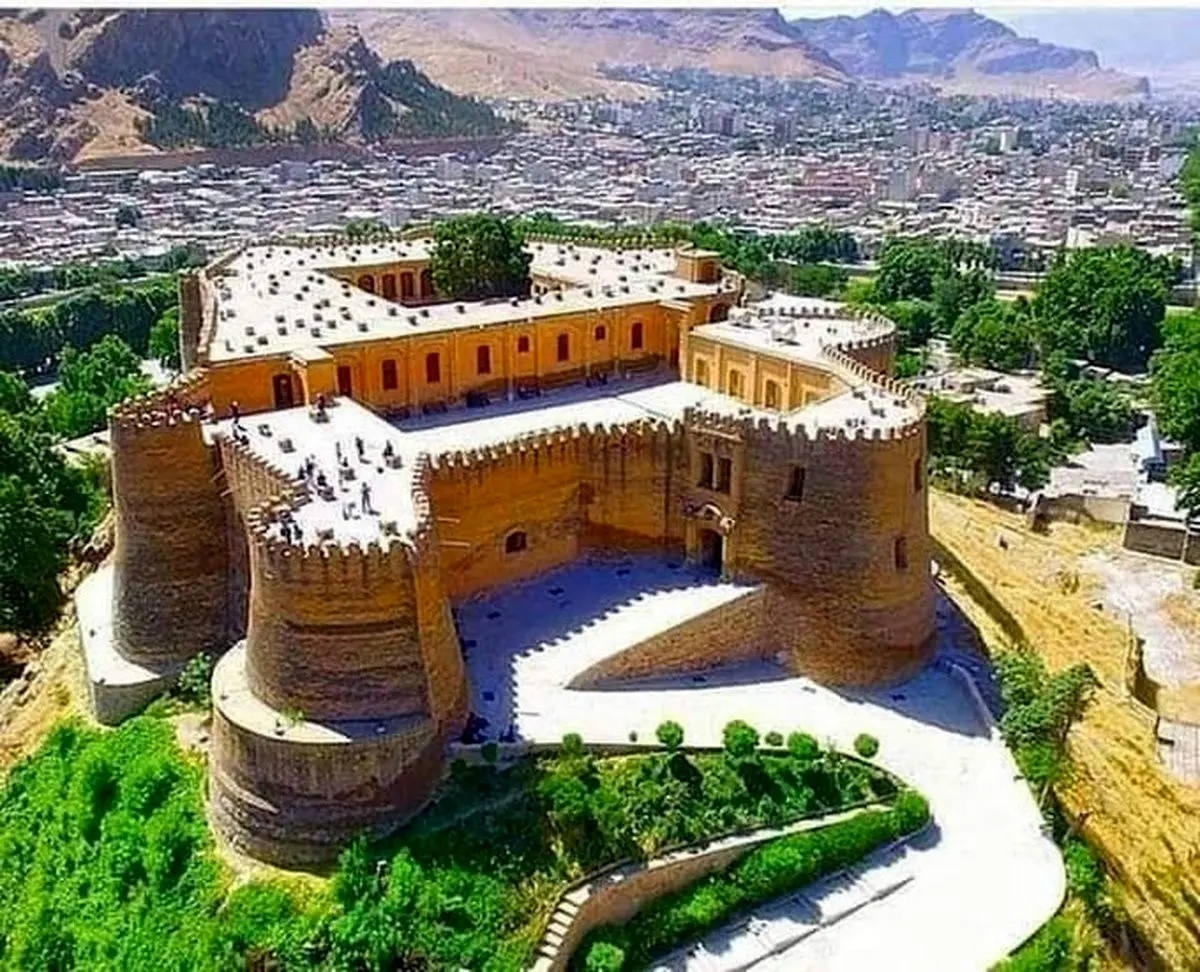 بیش از شش هزار گردشگر از مجموعه تاریخی «فلکالافلاک» بازدید کردند
