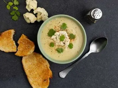 سوپ گل‌کلم؛ کرمی و لطیف