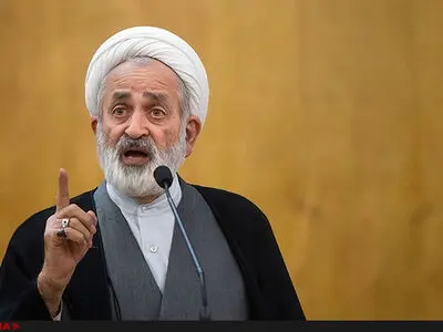 وحدت امت و ملت حول ولایت فقیه باید ادامه پیدا کند