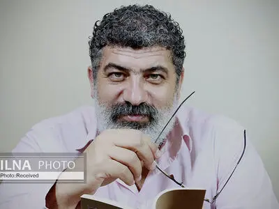 «مثنوی» در رجزخوانی‌های جنگ تحمیلی کاربرد داشت/ برخی دوره‌ها دور قالب‌های شعری سیم‌خاردار می‌کشیدند! 