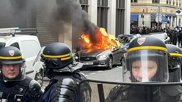 زخمی شدن ۲۰ پلیس در فرانسه طی تظاهرات علیه کشته شدن یک جوان الجزایری