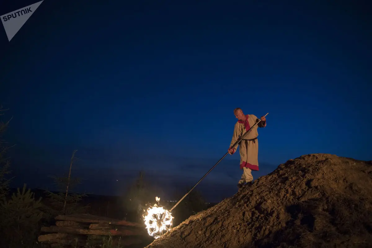 روس ها نیز جشنی همانند چهارشنبه سوری ایرانی دارند