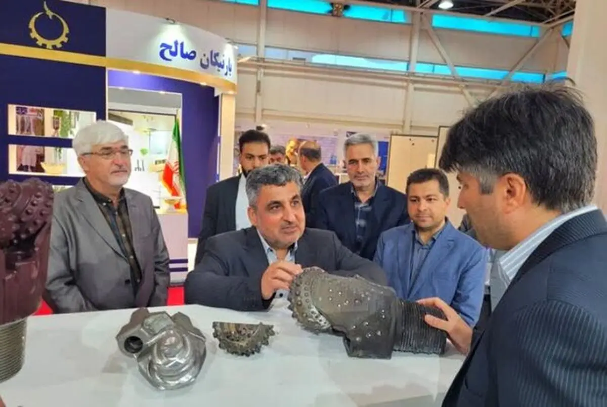 جانشین وزیر دفاع از نمایشگاه فناوری نانو بازدید کرد