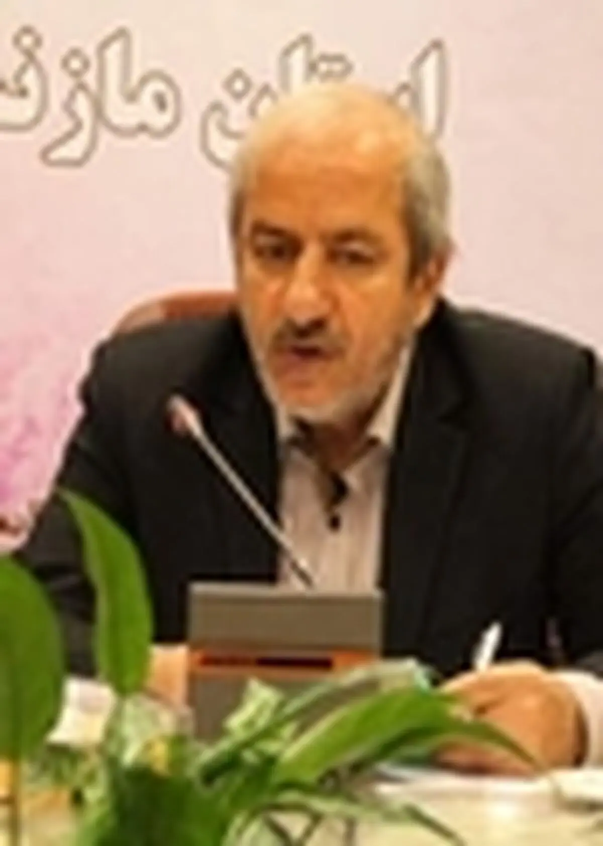 از وظایف اصلی مدیران توجه به کار و دوری از حواشی است