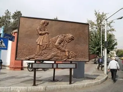 قاب «قحطی بزرگ» مقابل سفارت انگلیس رونمایی شد