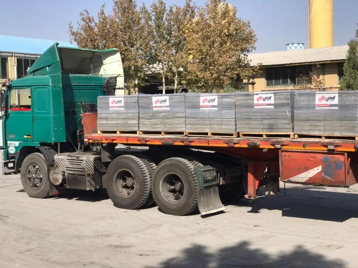بارگیری نخستین محموله  صادراتی کارخانه ایمن بتن شهرداری ارومیه به مقصد اروپا  