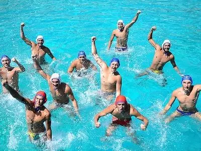 واترپلوئیست های جوان ایران وارد قزاقستان شدند/نخستین تمرین در مرکز شنای آلماتی