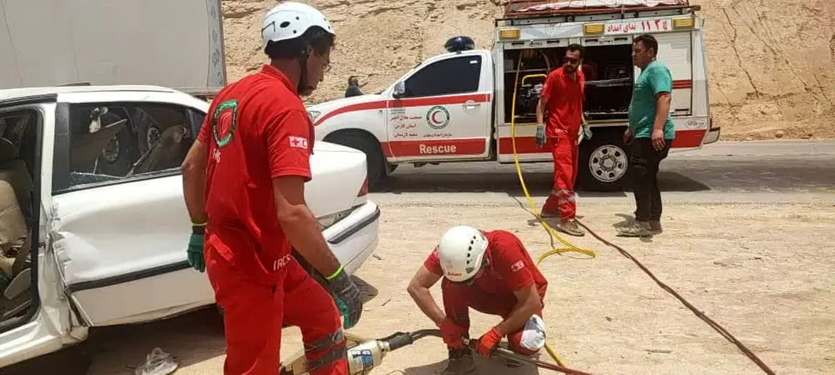 تصادف سمند و تریلر در جاده لار _جهرم با ۲ جانباخته و یک مصدوم