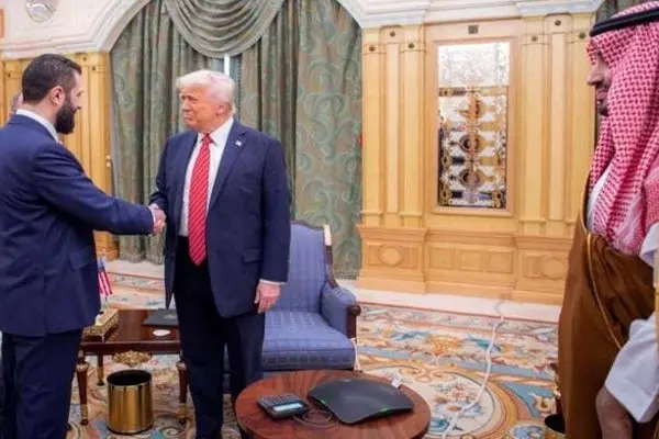 ترامب يدعو الشرع للانضمام لاتفاقيات أبراهام مع كيان الإحتلال