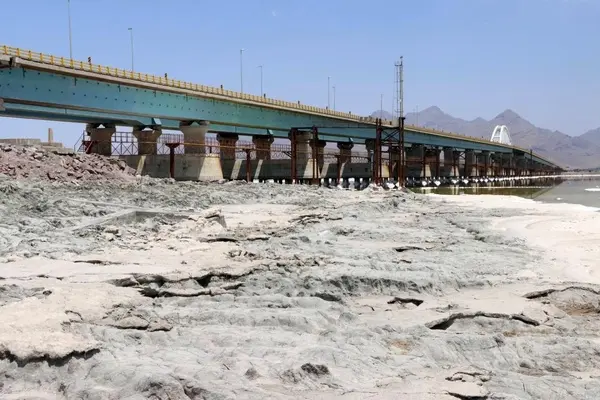 خشکی دریاچه ارومیه تبعات گرانی برای همسایگان ایران خواهد داشت/حیات ۵ میلیون نفر در معرض خطر است