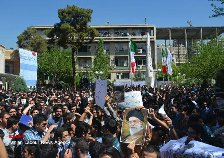 از شعار «آزادی زندانیان سیاسی» تا پیامک‌ هشدار تشکل‌های اصولگرا+عکس