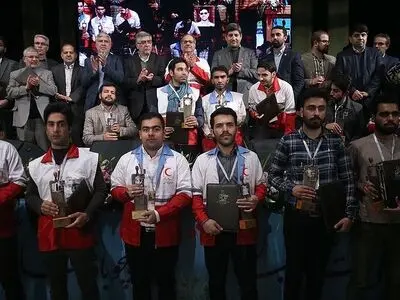 اعطای تندیس ملی فداکاری به  جوانان هلال احمر خوزستان