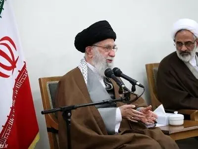 قائد الثورة : یمکن تحقیق النصر فی القضایا المتعلقة بالبلاد بالجهد والصدق