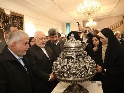 بازدیدضیاهاشمی و صالحی‌امیری از نمایشگاه آثار نهمین جشنواره بین‌المللی فجر صنایع‌دستی