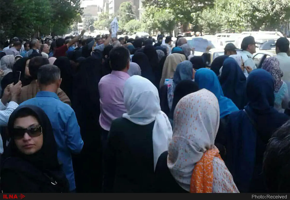 دومین روز از اعتراض بازنشستگان فرهنگی/معترضان مقابل سازمان برنامه و بودجه جمع شدند