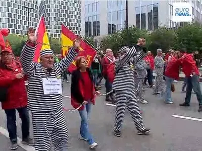 تظاهرات کارگران بلژیکی در اعتراض به قانون منع حق اعتصاب