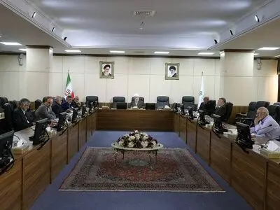 بررسی چالش‌ها و راهکارهای مربوط به جذب و حمایت از نخبگان