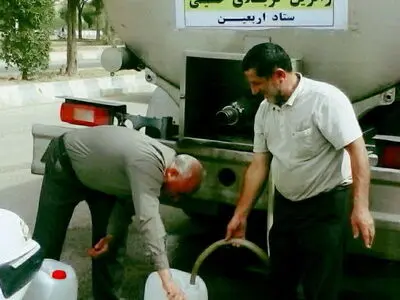 آبرسانی سیار به کاروان‌های پیاده کربلای معلی توسط شرکت آبفار گیلان