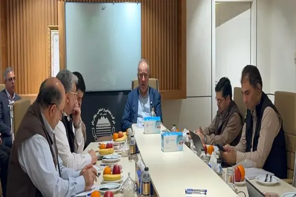 احداث ورزشگاه ده هزار نفری فوتبال چادرملو در اردکان 