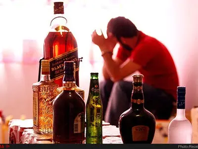 غارت مشروب توسط خبرنگاران آمریکایی بعد از ترور ترامپ!+ فیلم