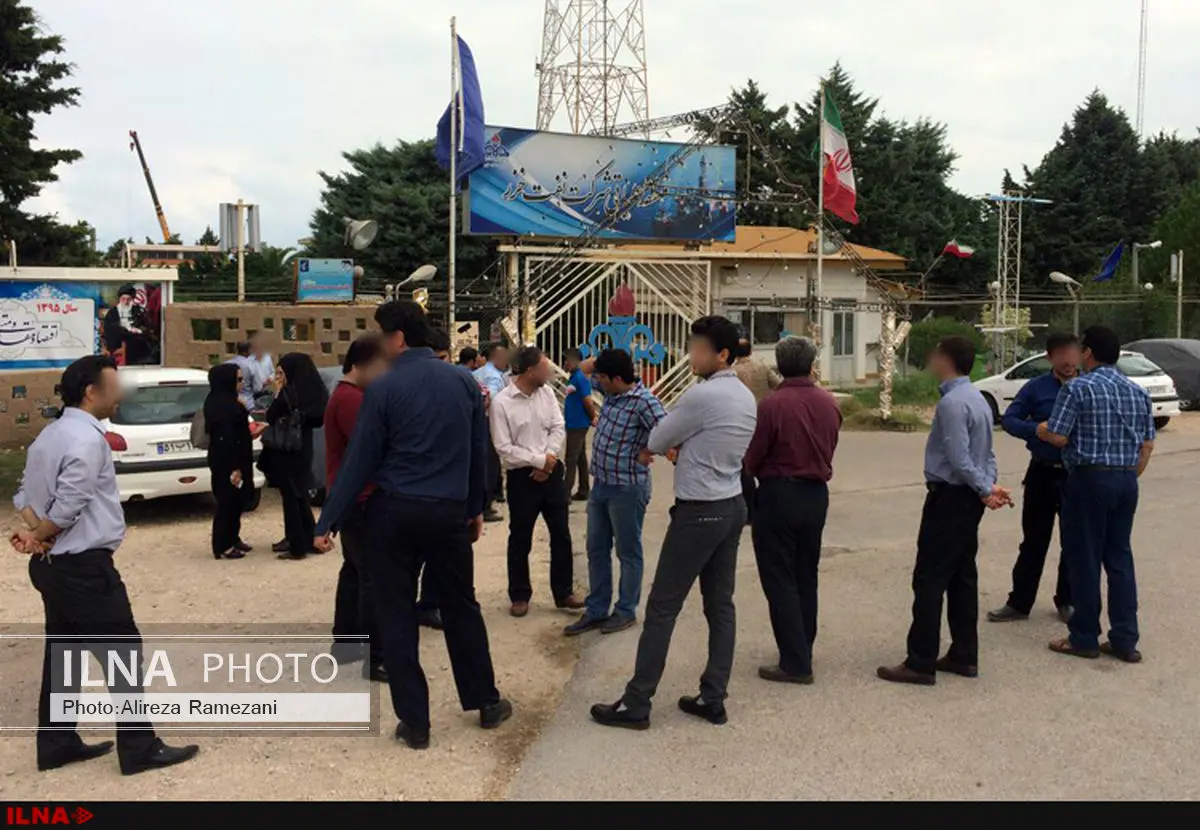 بلاتکلیفی کارگران تعدیل شده حفاری نفت شمال/ کارگران مقابل دفتر کارفرما تجمع کردند