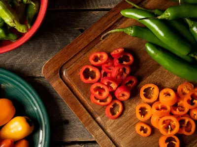 غذای تند با معده چه کار می‌کند؟