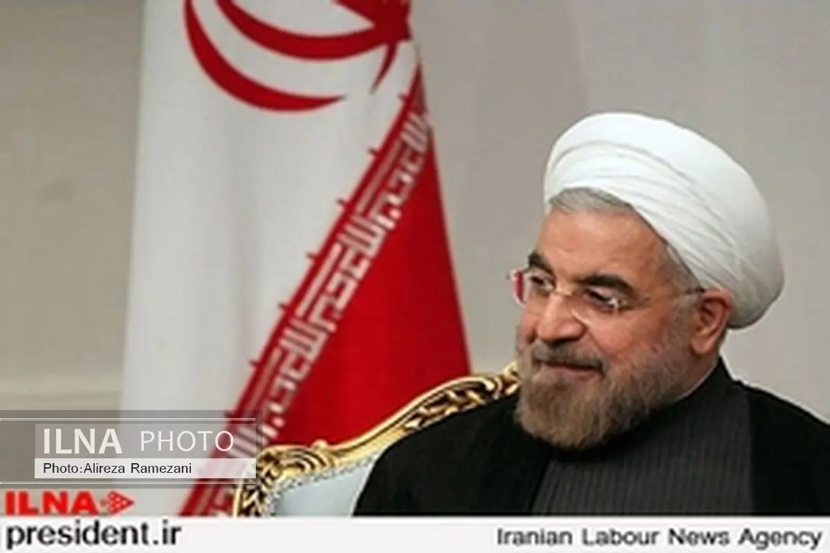 الرئیس الإیرانی یهنئ نظیره الروسی بالعید الوطنی لروسیا