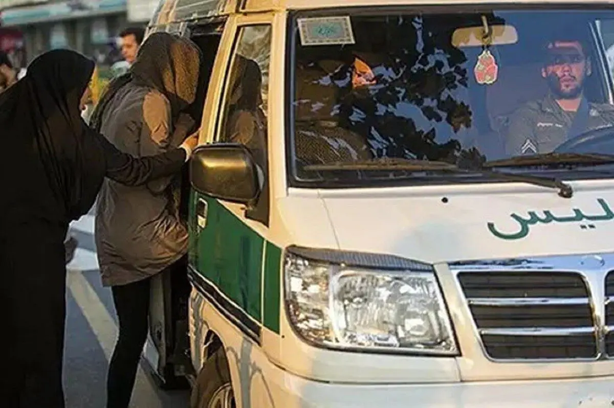 گلایه روزنامه جوان از برخوردهای تند گشت ارشاد: این اصرار بر روش نامطلوب برای چیست