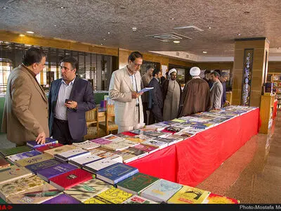 بازدید اعضای شورای شهر قم از نمایشگاه لوازم التحریر 
