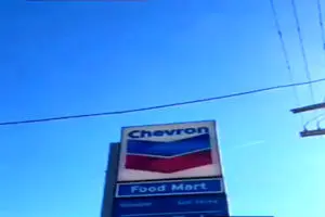 قیمت باور نکردنی بنزین در لس آنجلس + فیلم