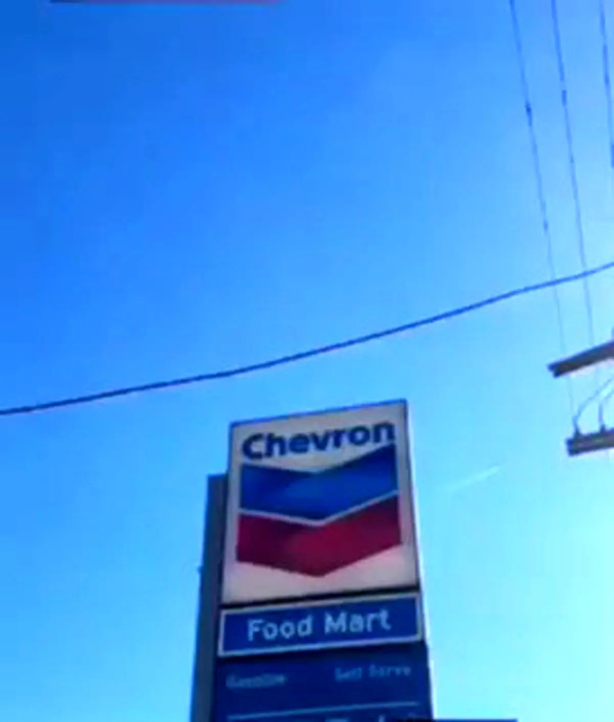 قیمت باور نکردنی بنزین در لس آنجلس + فیلم