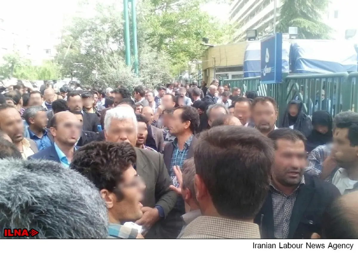 تجمع اعتراضی کارگران مخابرات روستایی وارد دومین روز شد