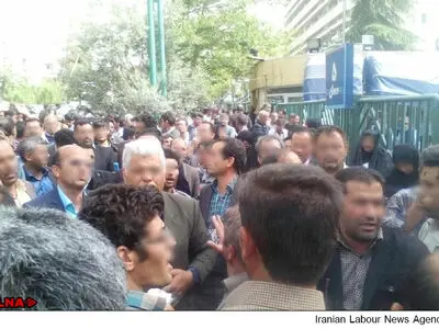 تجمع اعتراضی کارگران مخابرات روستایی وارد دومین روز شد