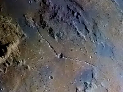شکاف ۲۲۰ کیلومتری تماشایی در سطح ماه