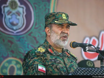 از دیدگاه دشمنان انقلابی بودن مساوی با بی‌قانونی است