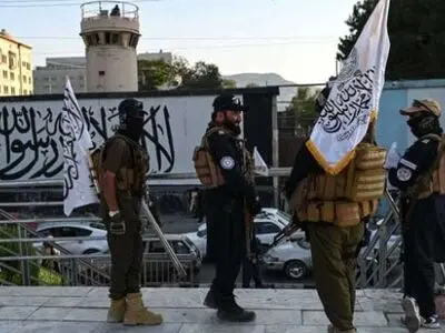 ۴ کشته و زخمی در پی حمله انتحاری به ساختمان یک وزارتخانه در افغانستان