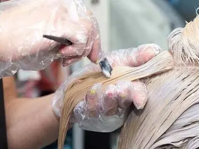 چه رنگی سفیدی مو را می‌گیرد؟ + بهترین ترکیب رنگ