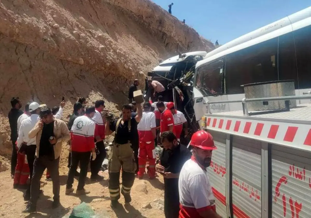 ۳۰ مصدوم و ۶ جان‌باخته در سانحه رانندگی جاده ایلام به کرمانشاه 